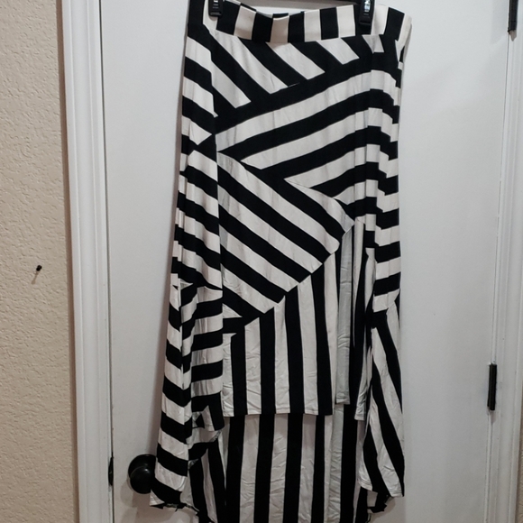 🐞🧃Beetlejuice! Torrid striped hi lo maxi skirt 0X/12 - Picture 5 of 6